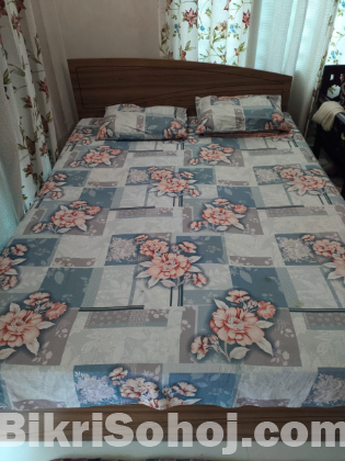 6/5 feet Queen size bed